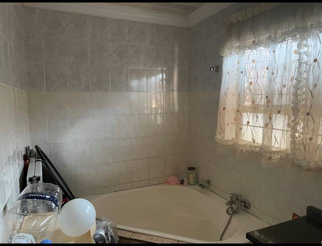 3 BEDROOM FREEHOLD FOR SALE IN SOSHANGUVE XX